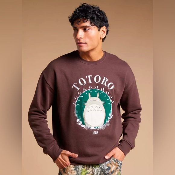 BoxLunch Studio Ghibli My Neighbor Totoro Framed Crewneck Sweatshirt - Picture 1 of 6